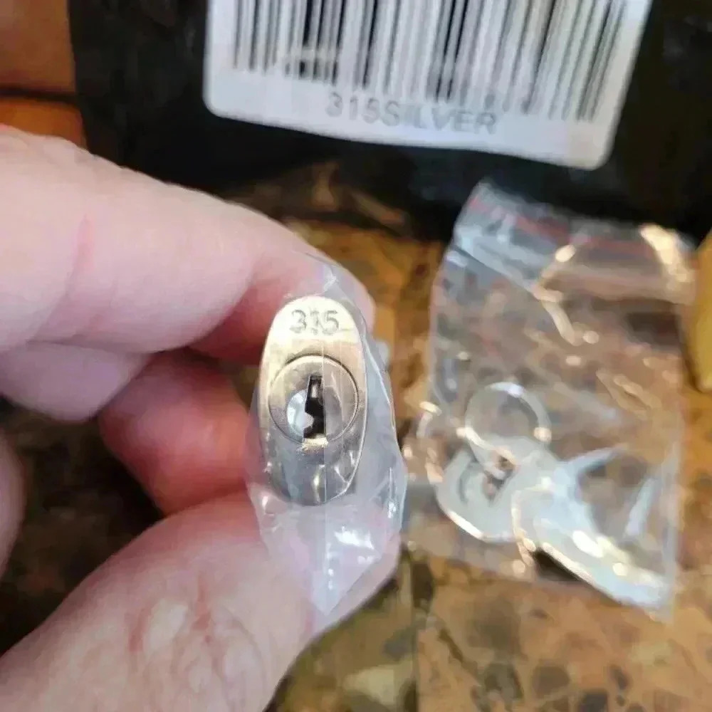 🔥🔥LOW START🔥🔥LOUIS VUITTON SILVER LOCK AND KEY - Picture 3 of 12